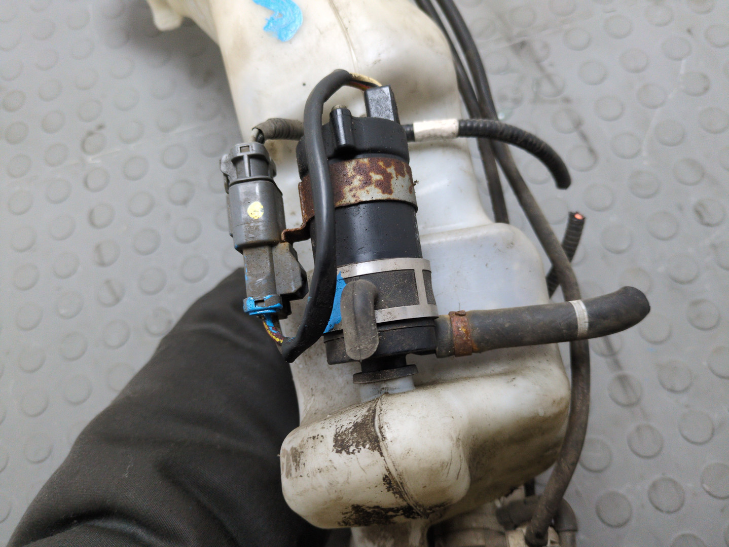 Бачок омывателя лобового стекла