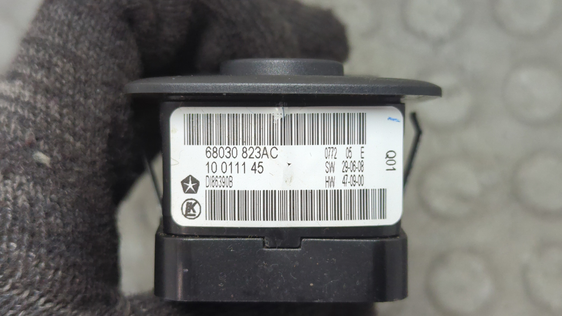 Кнопка стеклоподъемника