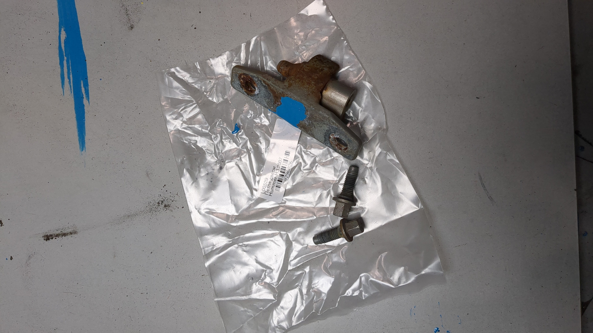 Петля двери