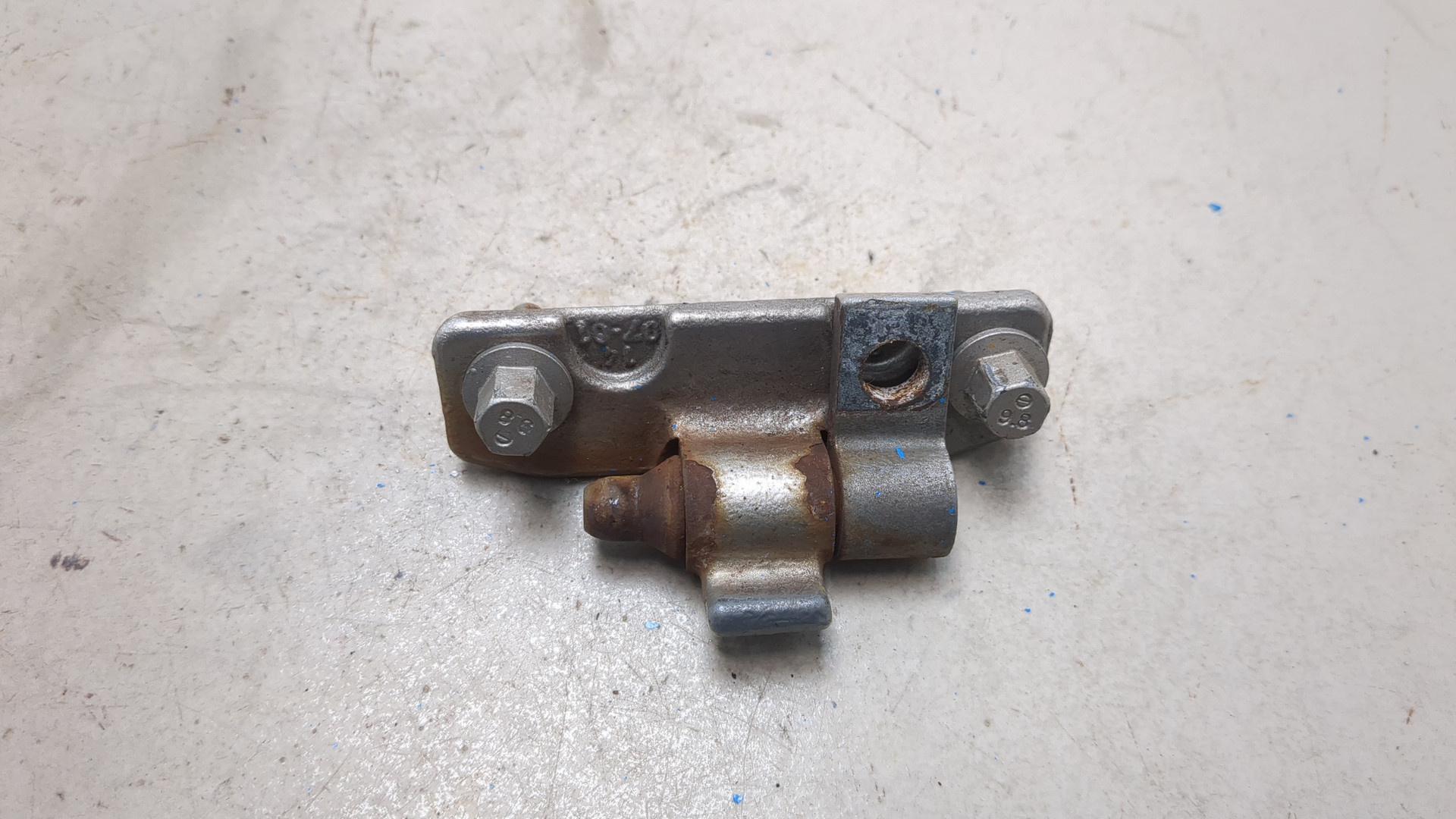 Петля двери