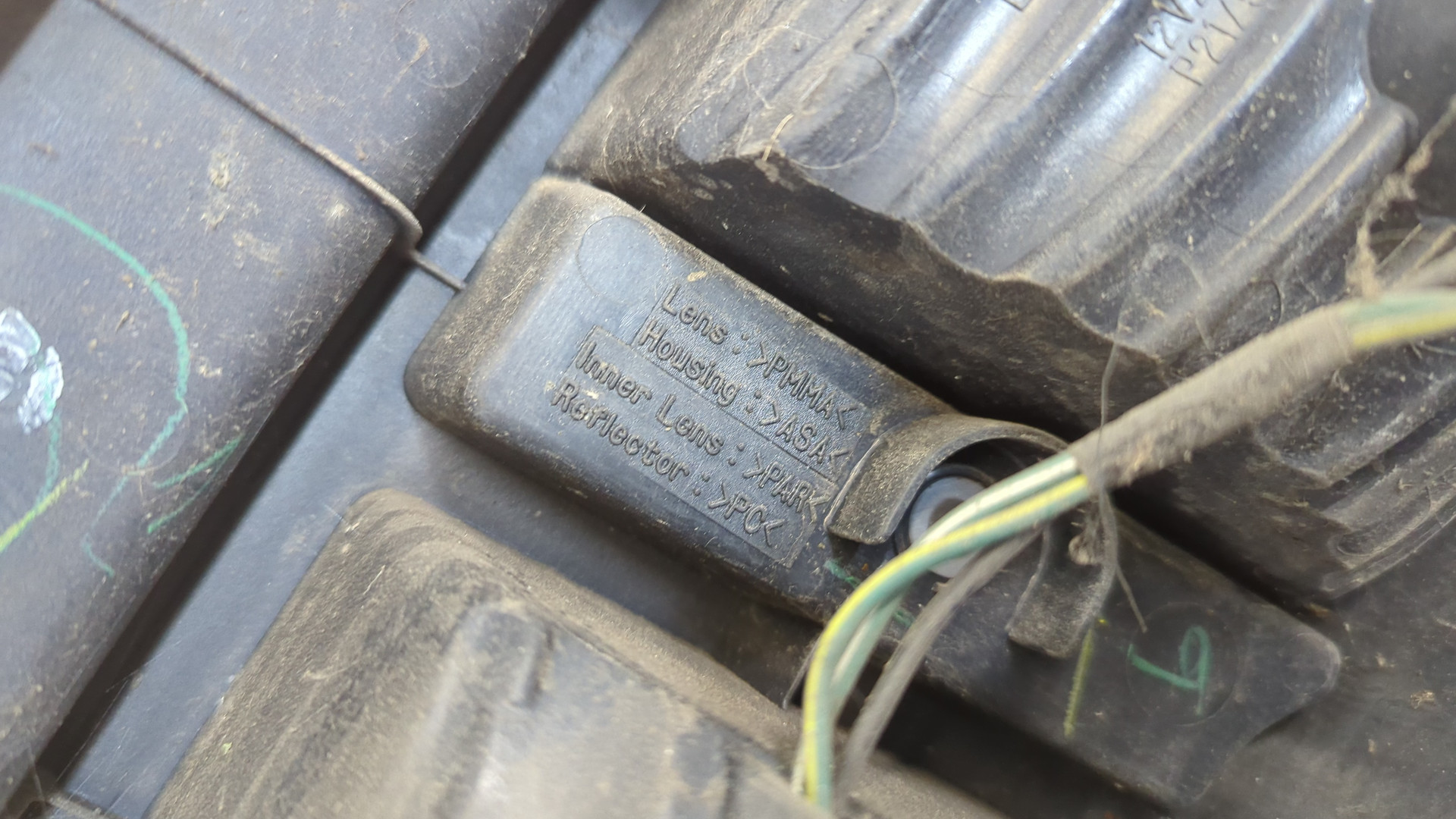 Фонарь задний правый