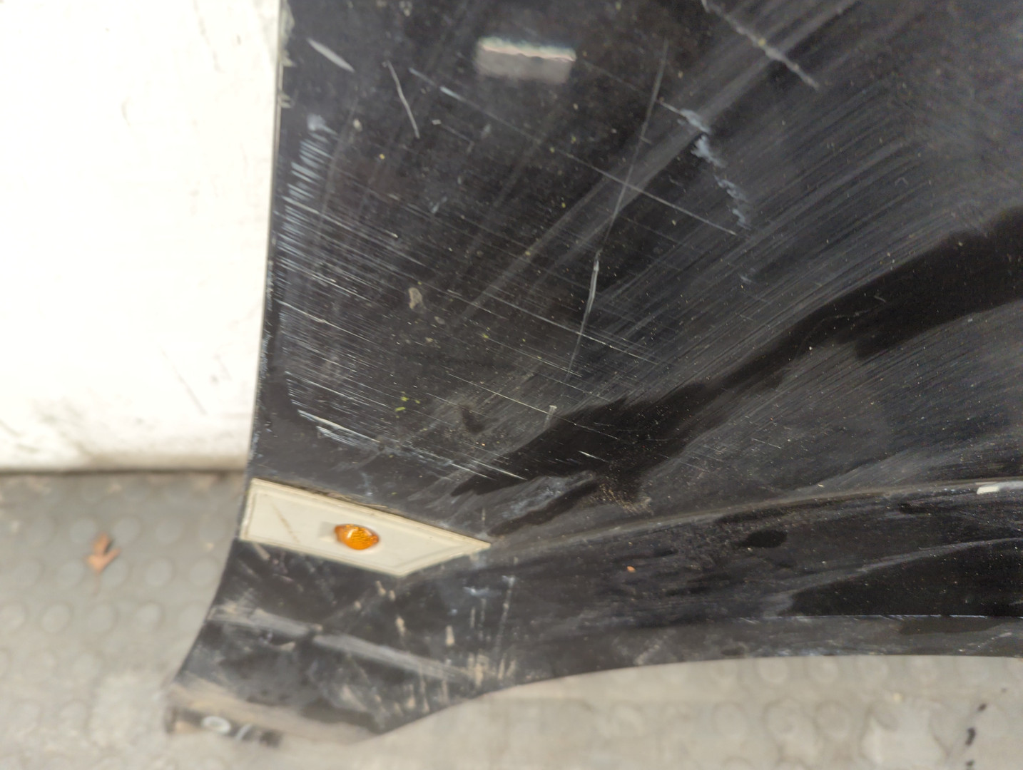 Крыло переднее правое