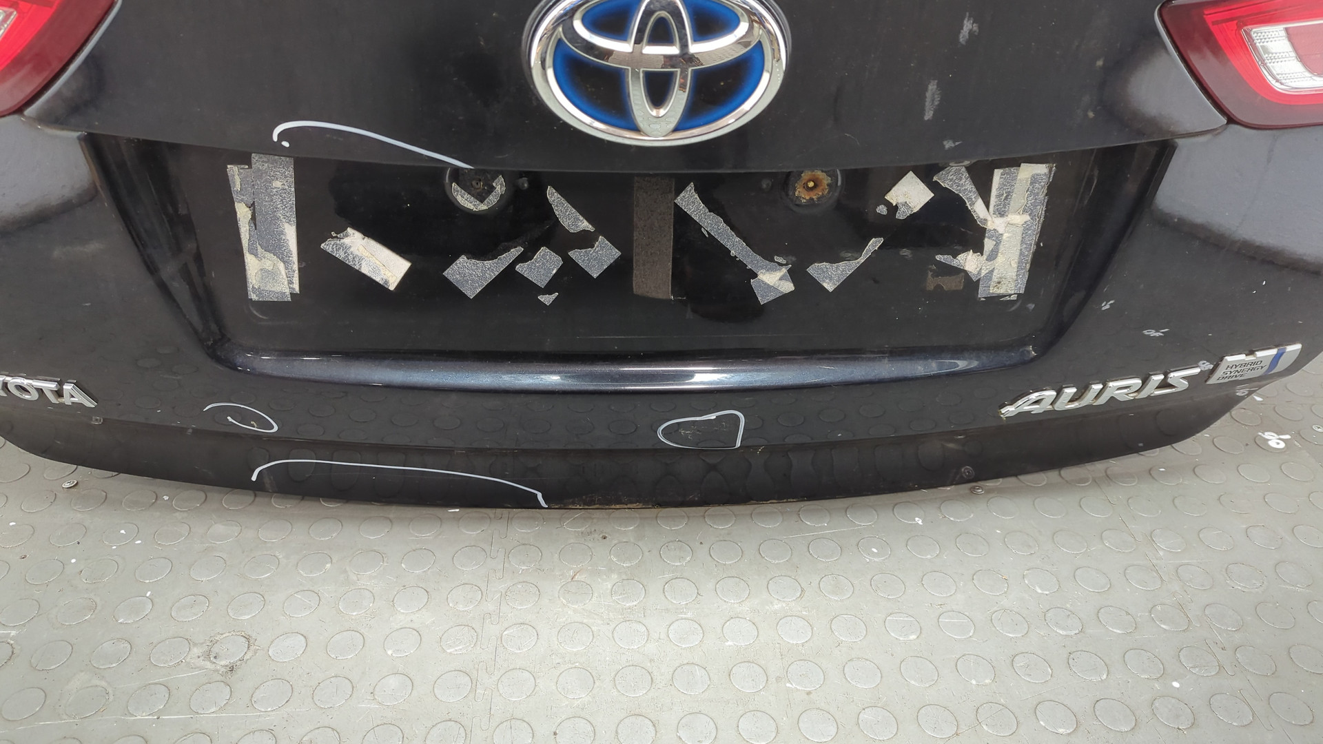 Дверь багажника