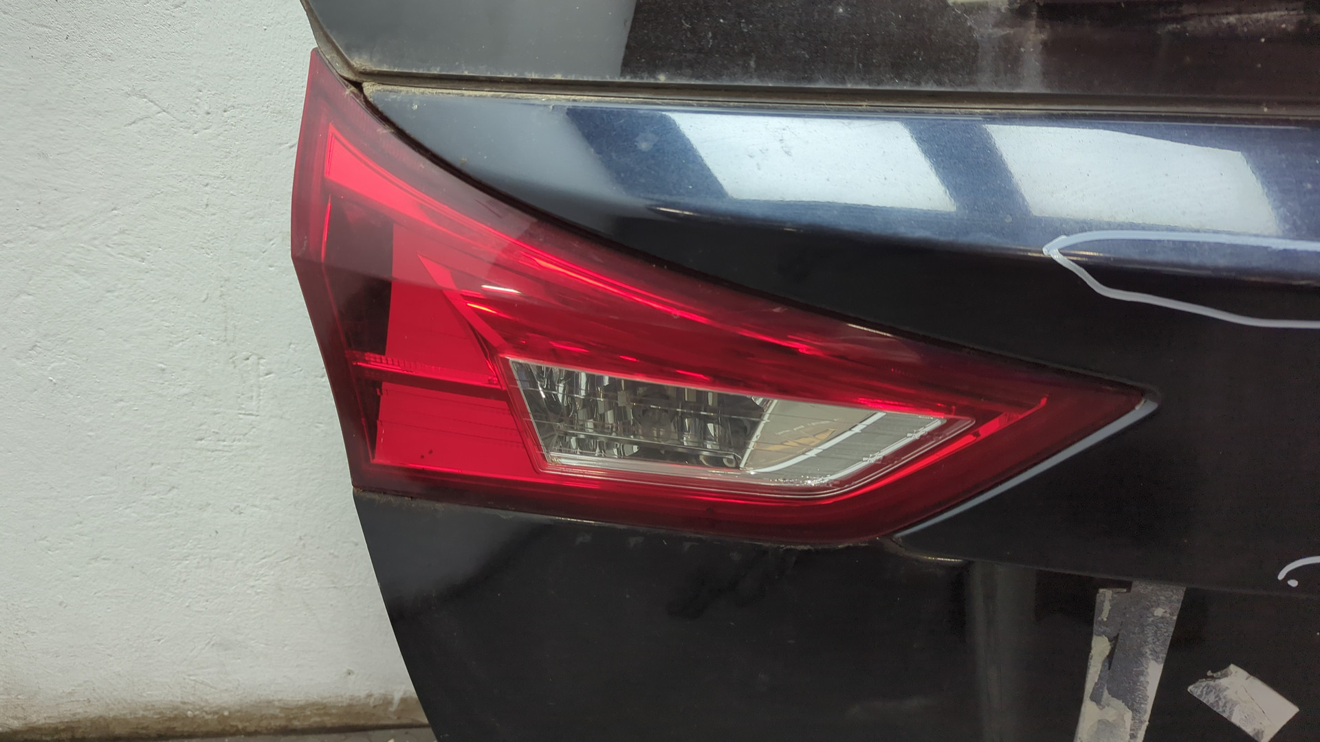 Дверь багажника