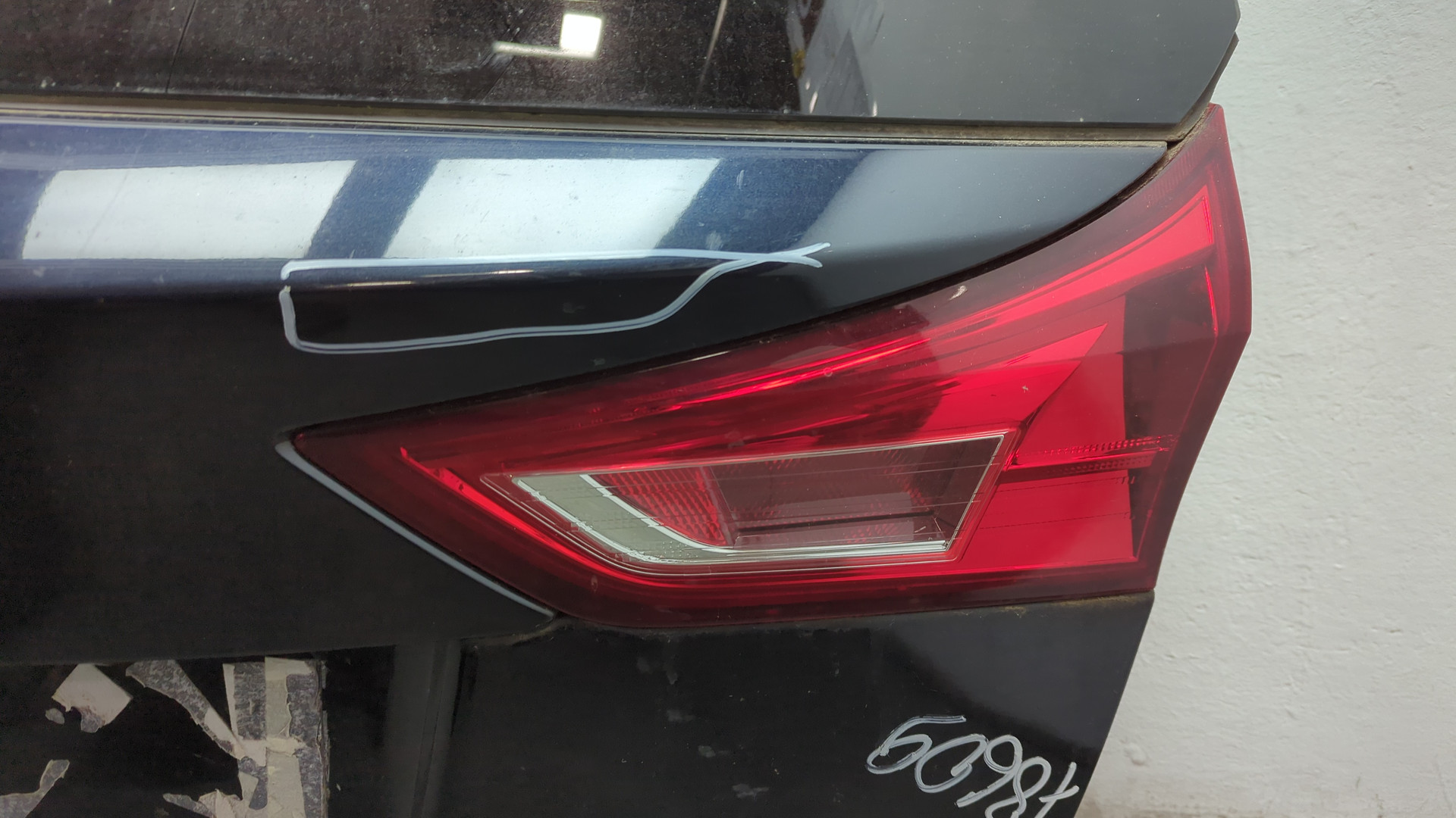 Дверь багажника