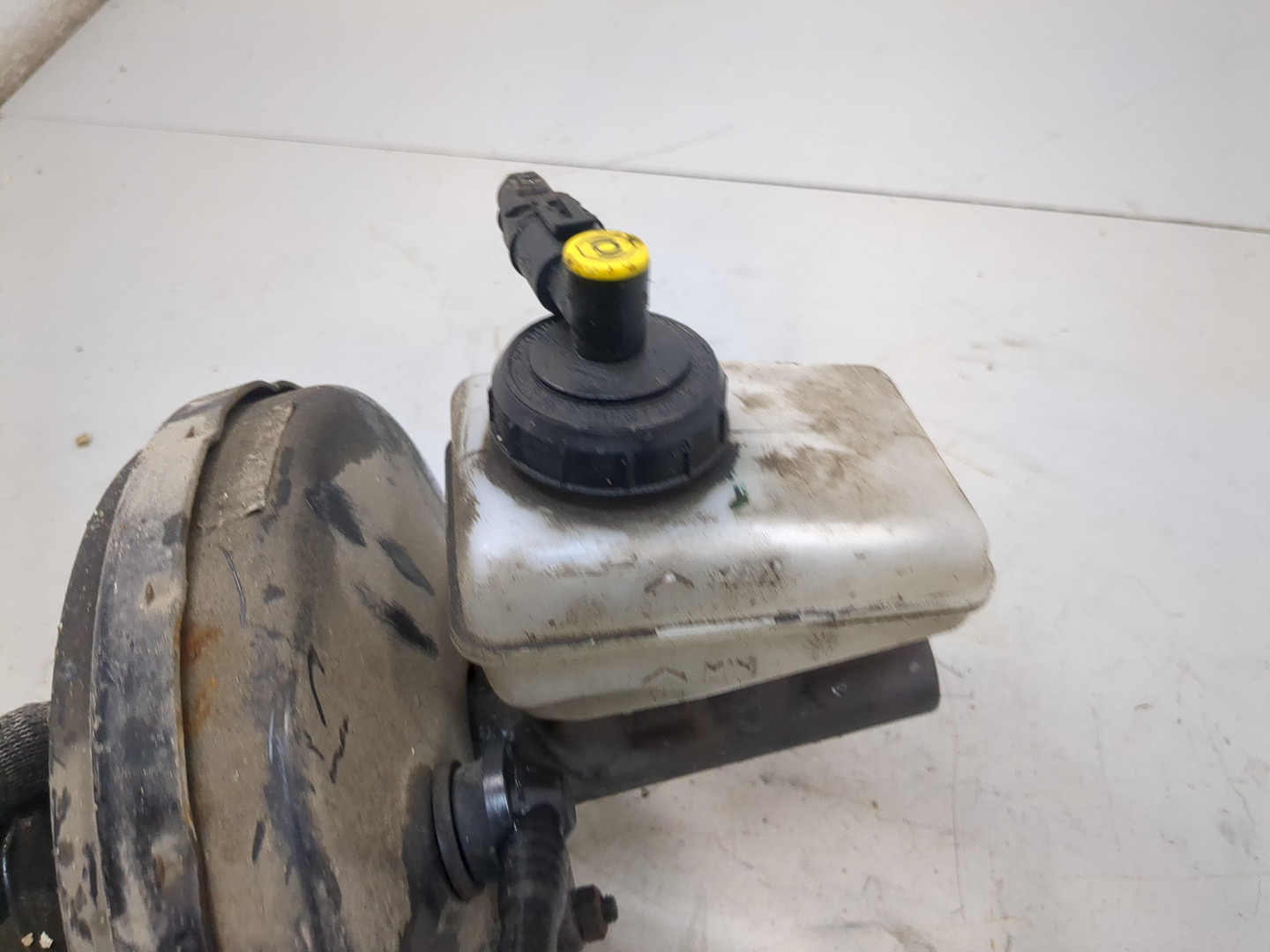 Цилиндр тормозной главный