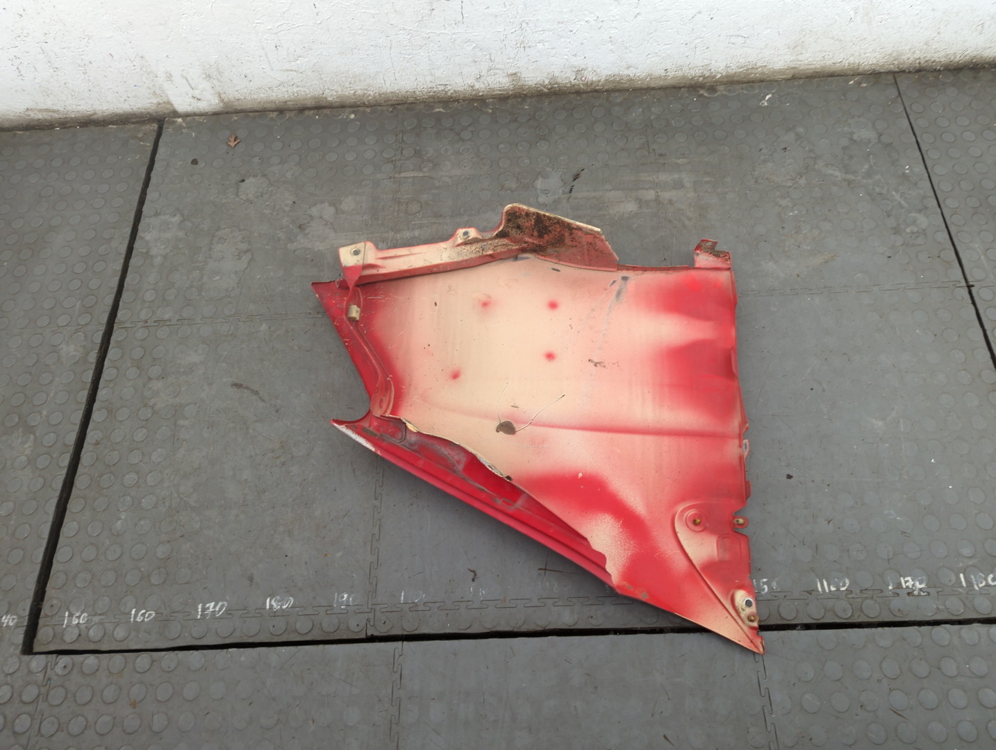 Крыло переднее левое