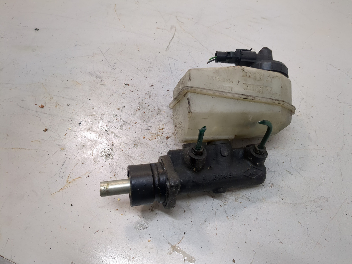 Цилиндр тормозной главный