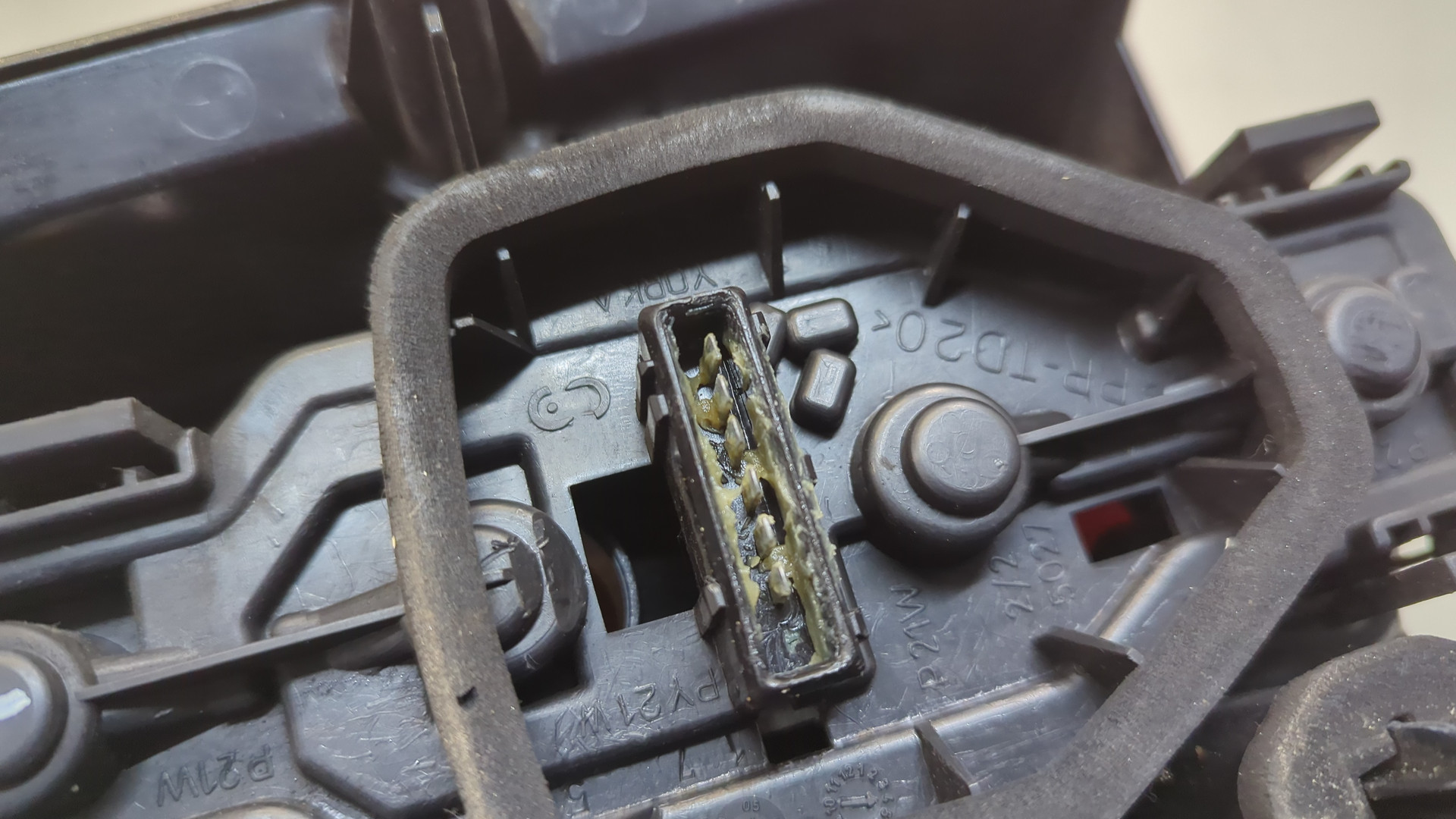 Фонарь задний правый