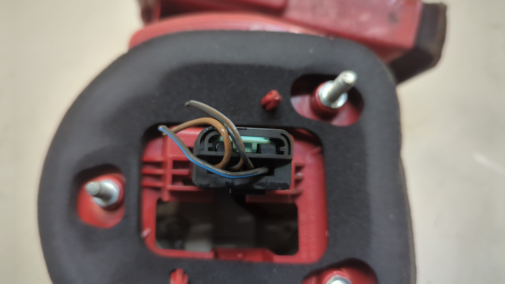 Фонарь задний левый