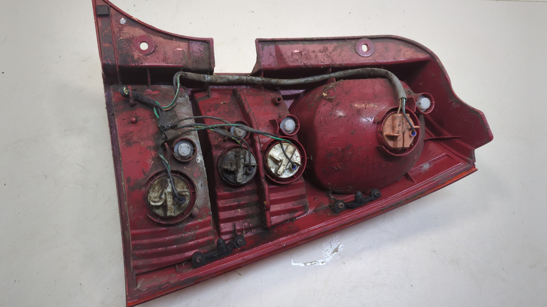 Фонарь задний левый