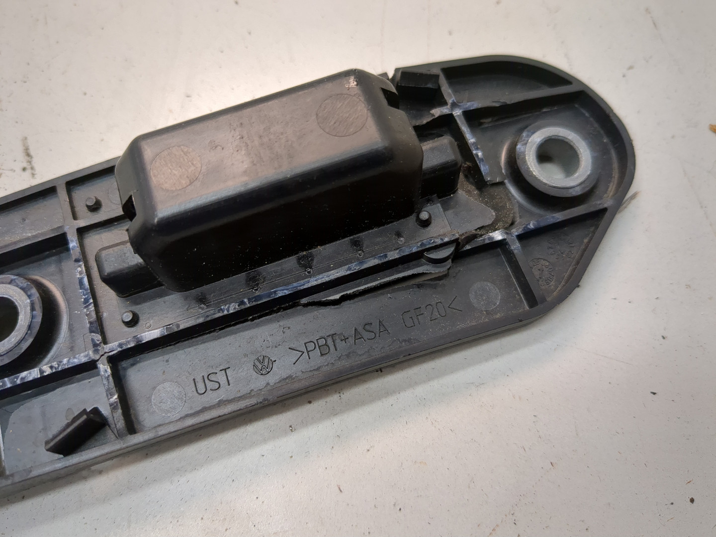 Кнопка открывания багажника