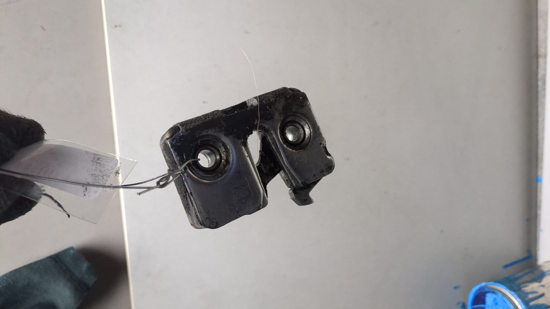 Замок двери передней левой