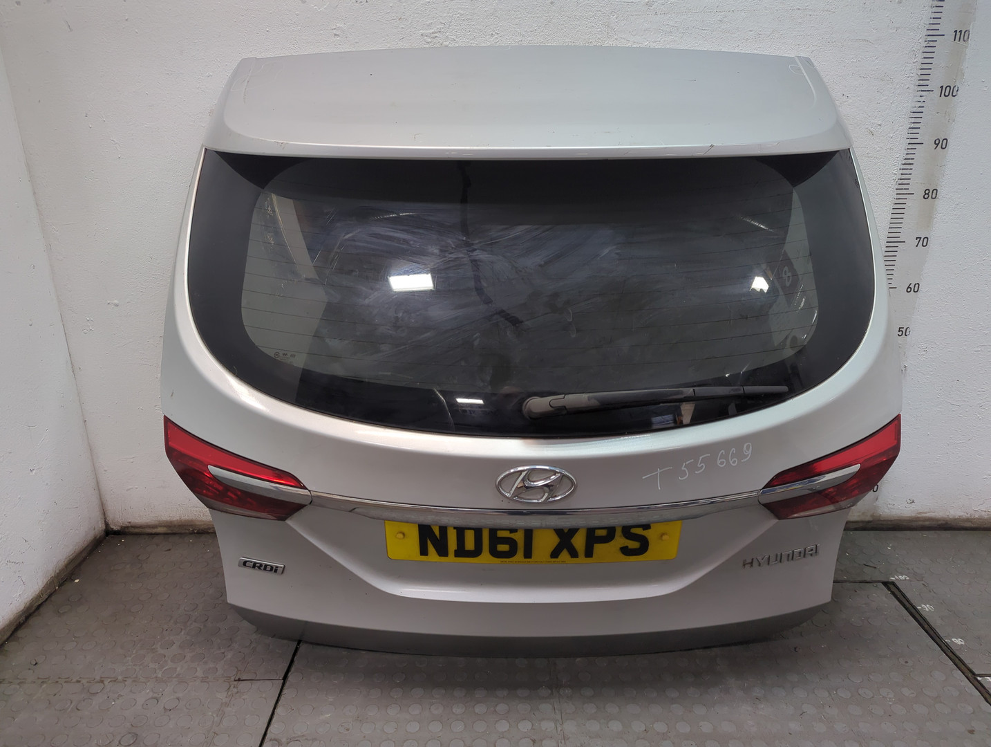 Дверь багажника