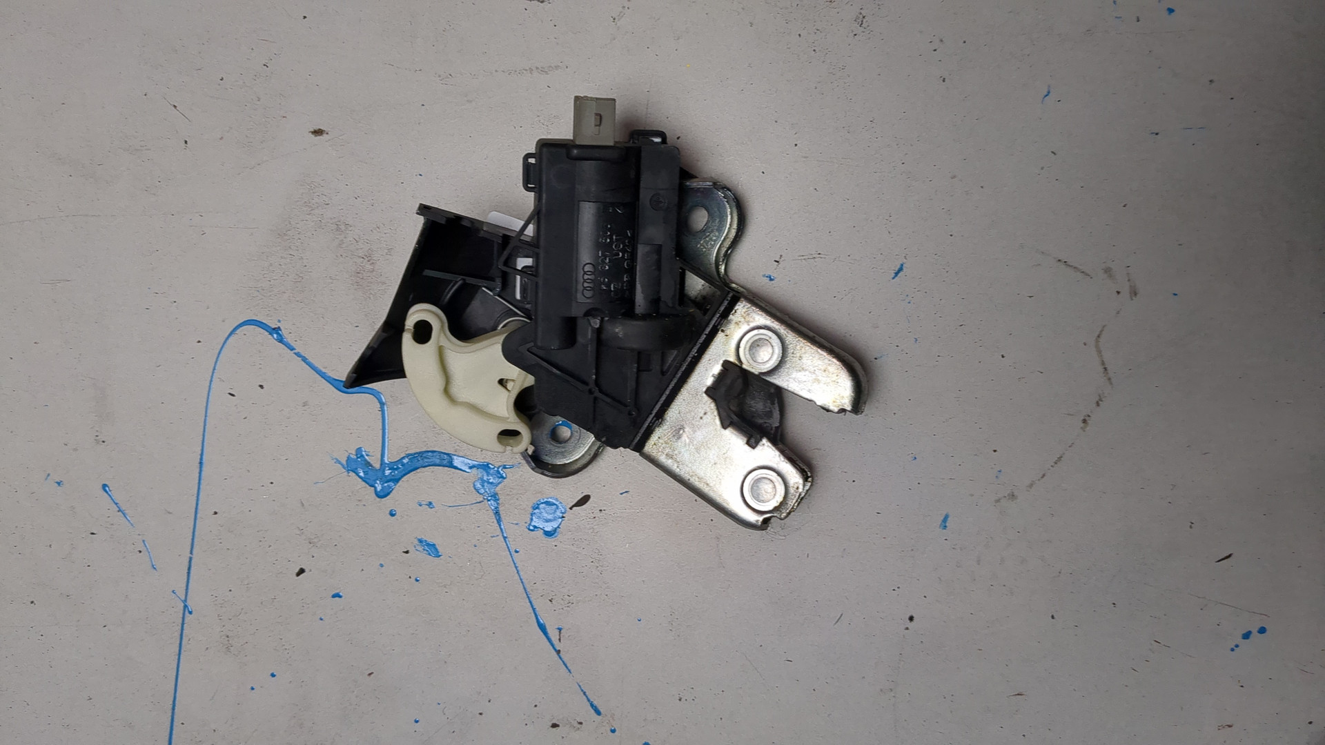 Замок багажника