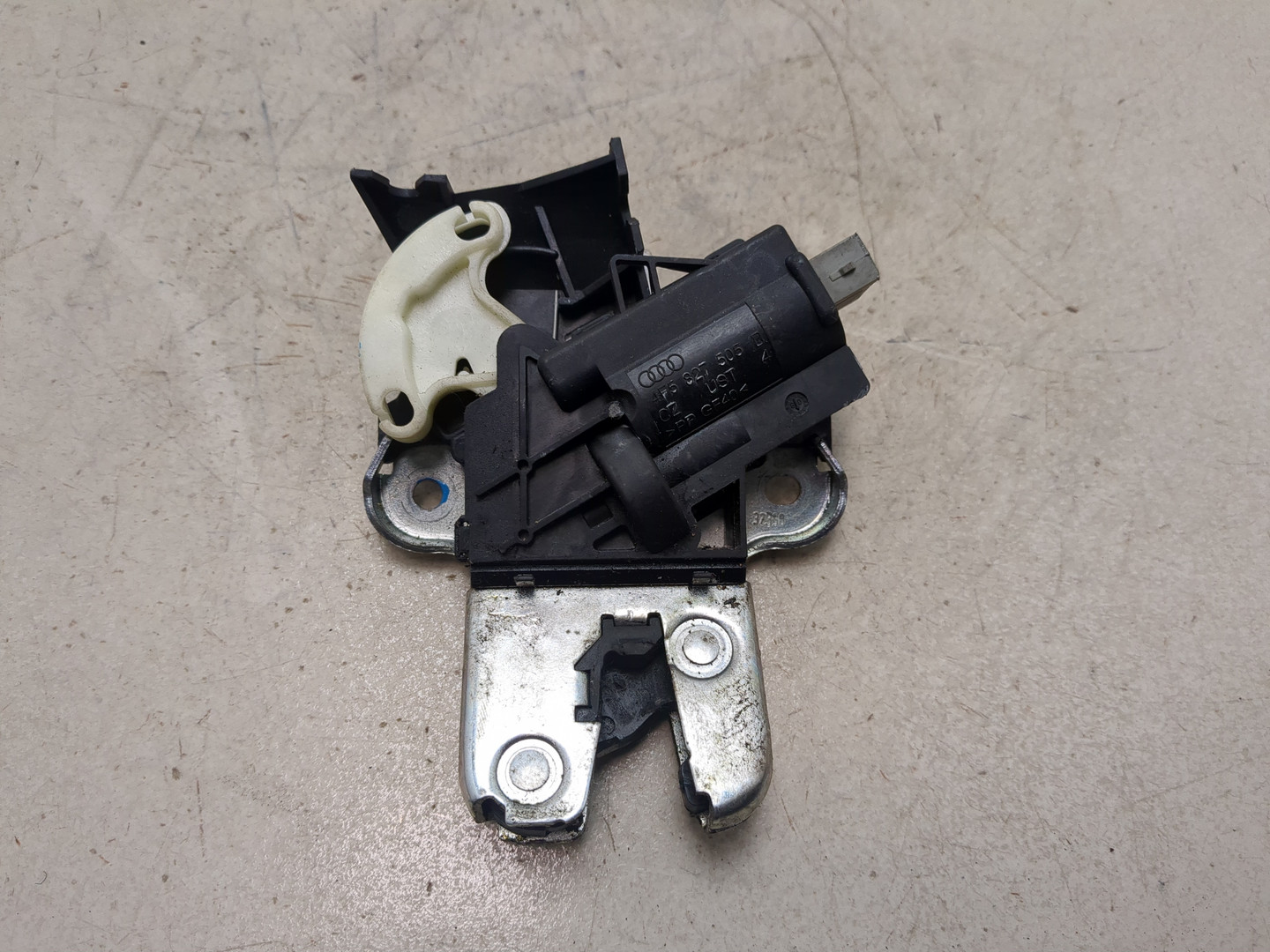 Замок багажника