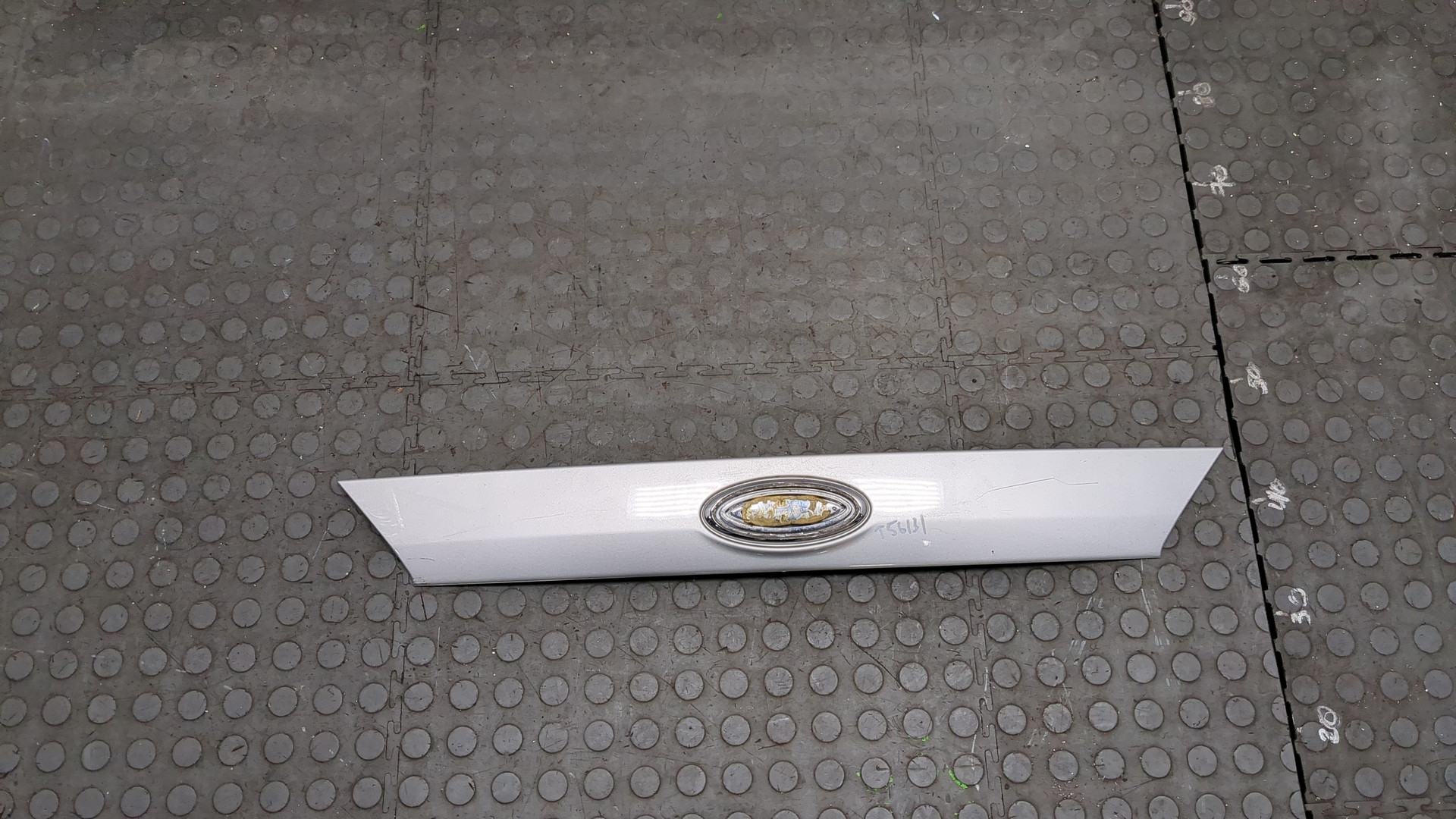 Накладка крышки багажника