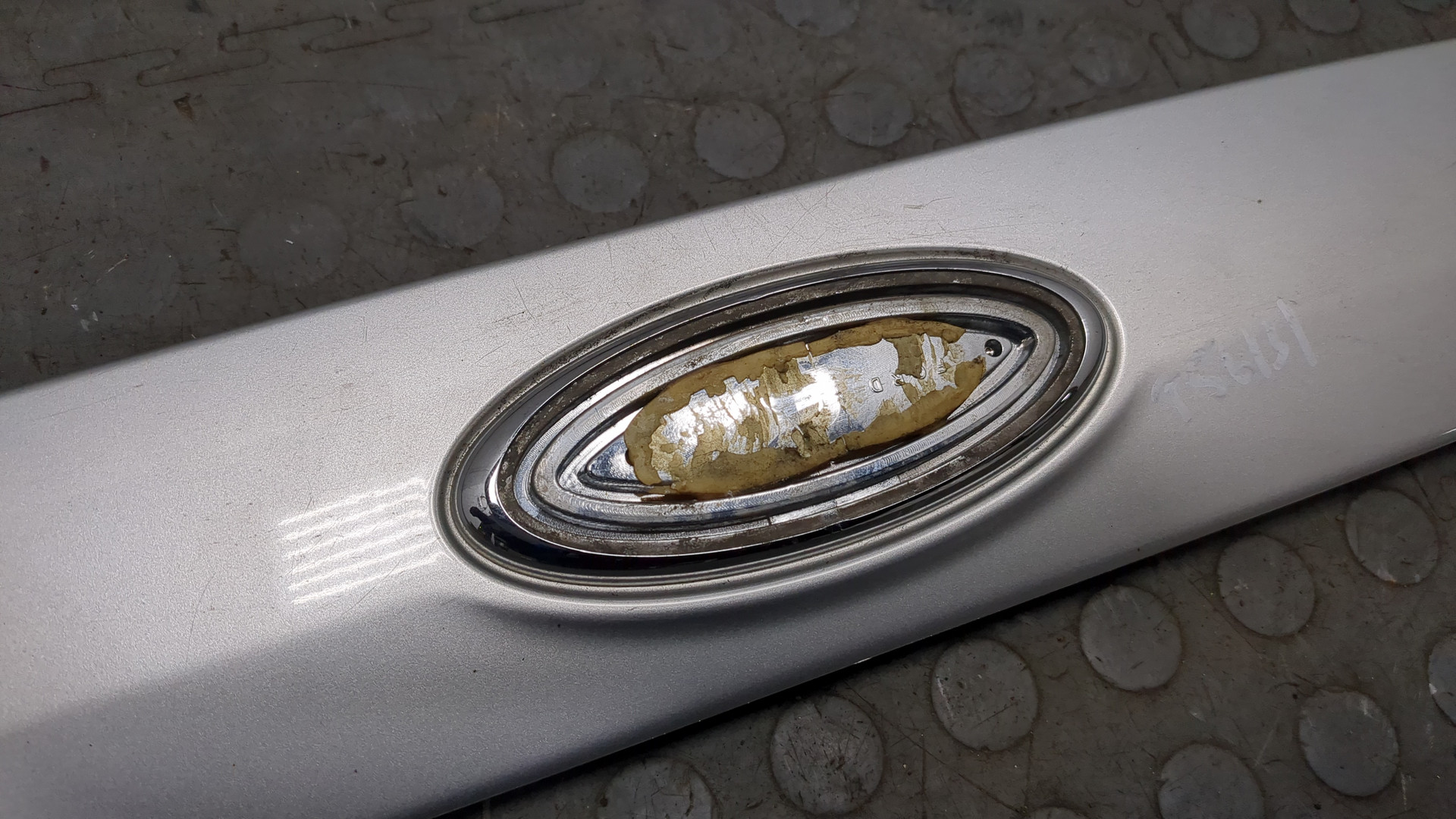 Накладка крышки багажника