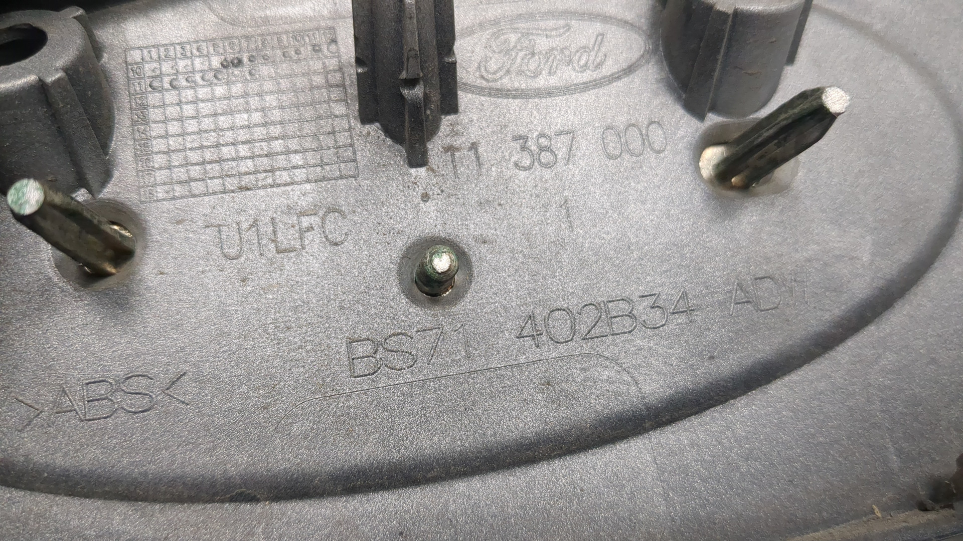 Накладка крышки багажника