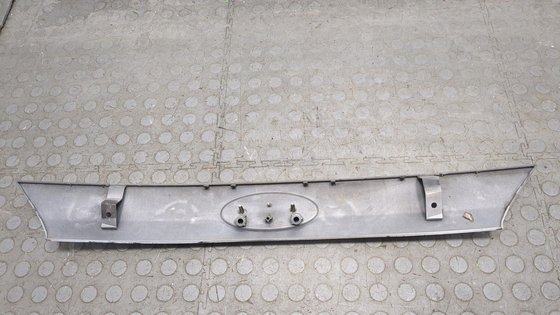 Накладка крышки багажника