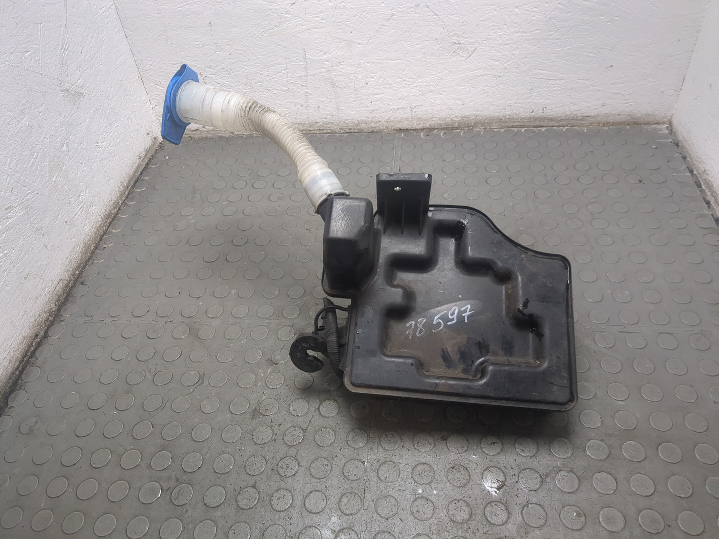 Бачок омывателя лобового стекла