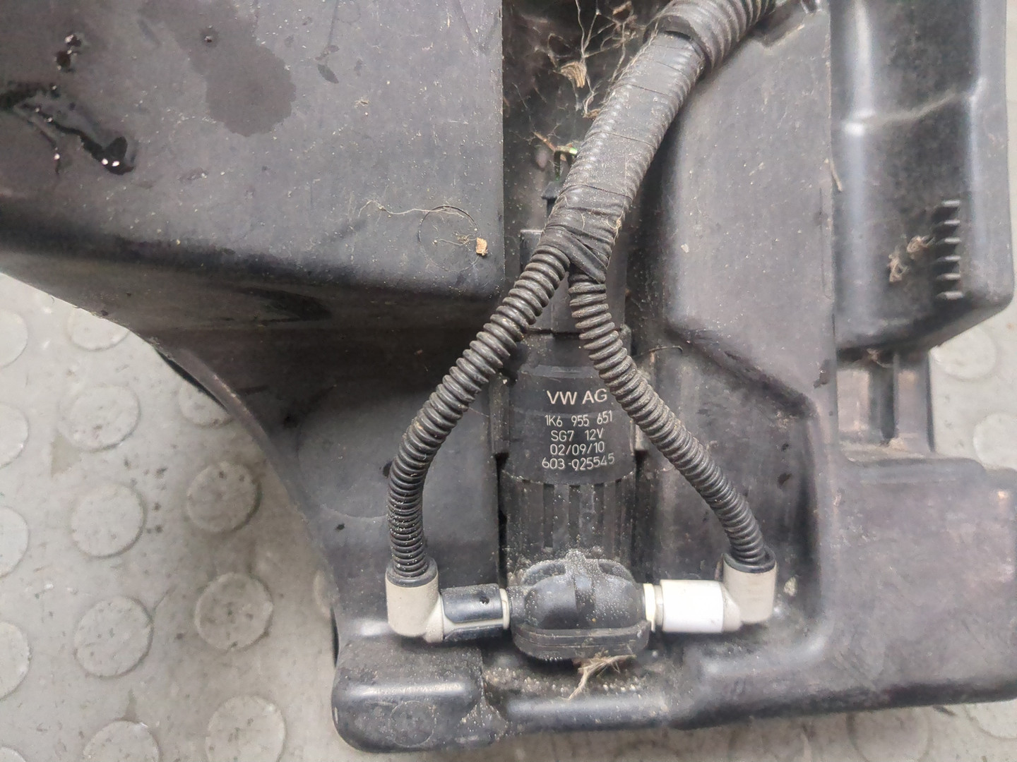 Бачок омывателя лобового стекла