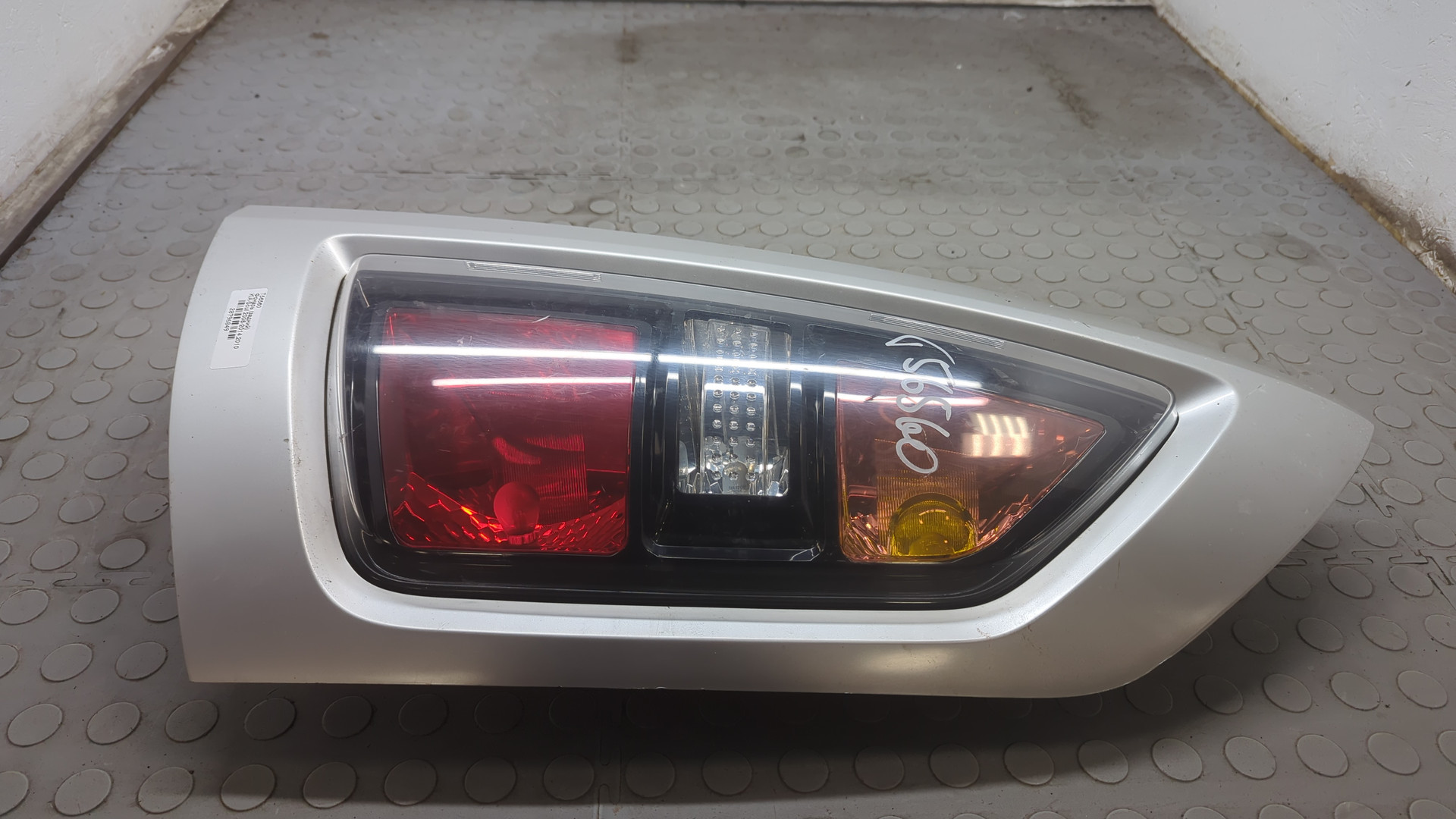 Фонарь задний правый