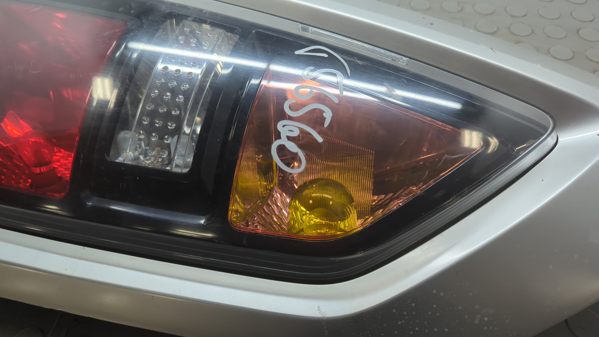 Фонарь задний правый