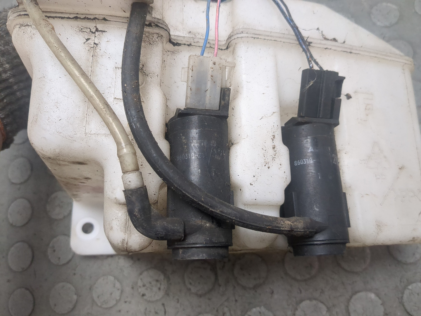 Бачок омывателя лобового стекла