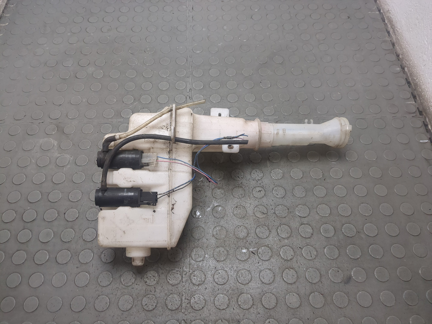 Бачок омывателя лобового стекла