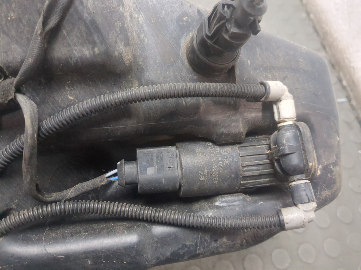 Бачок омывателя лобового стекла