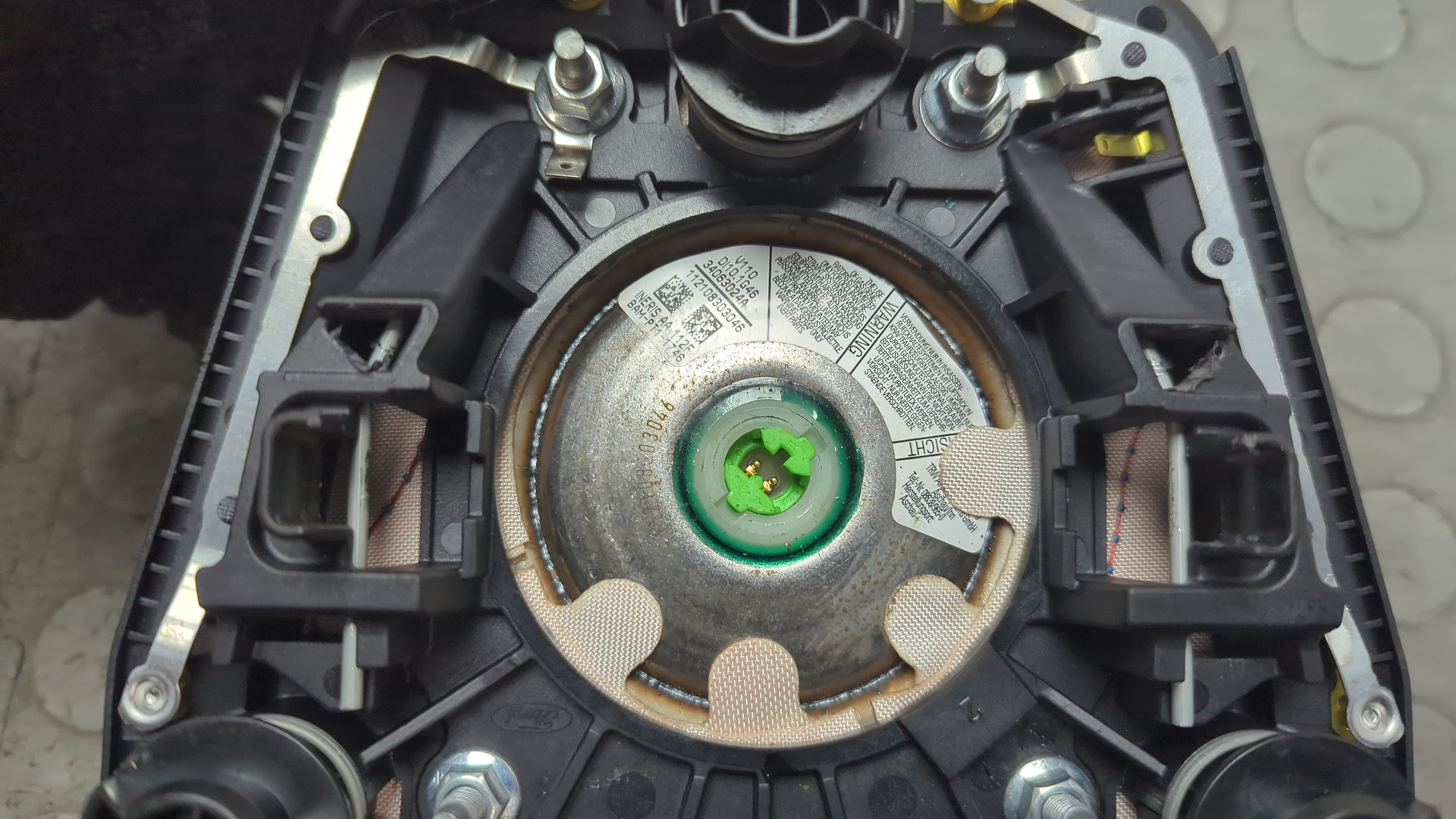 Подушка безопасности в рулевое колесо