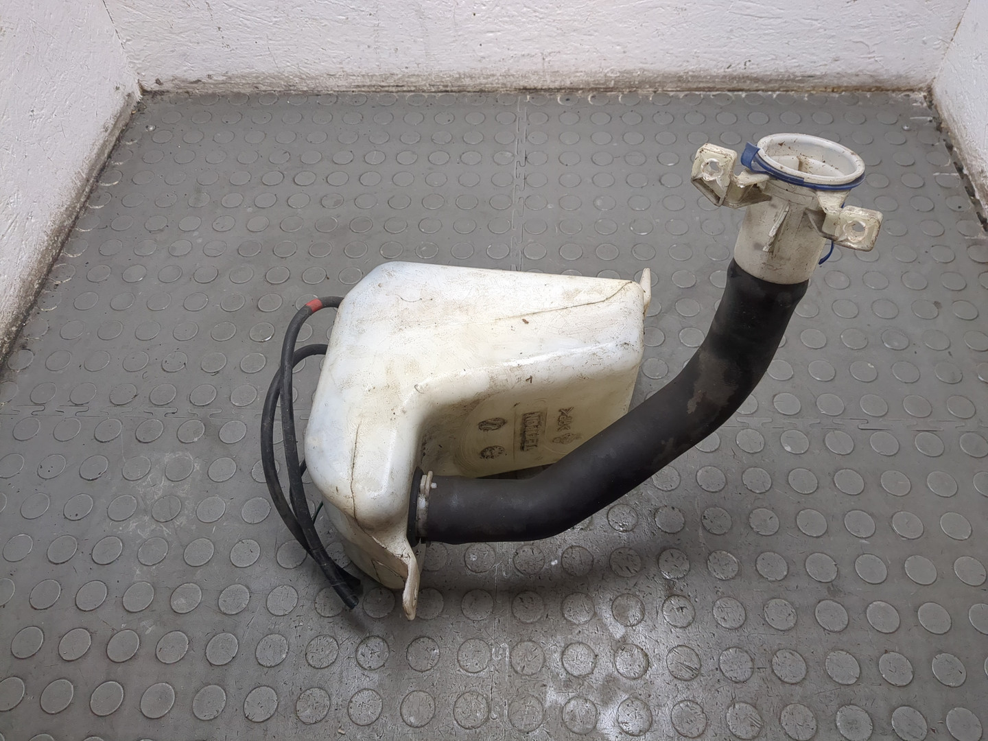 Бачок омывателя лобового стекла