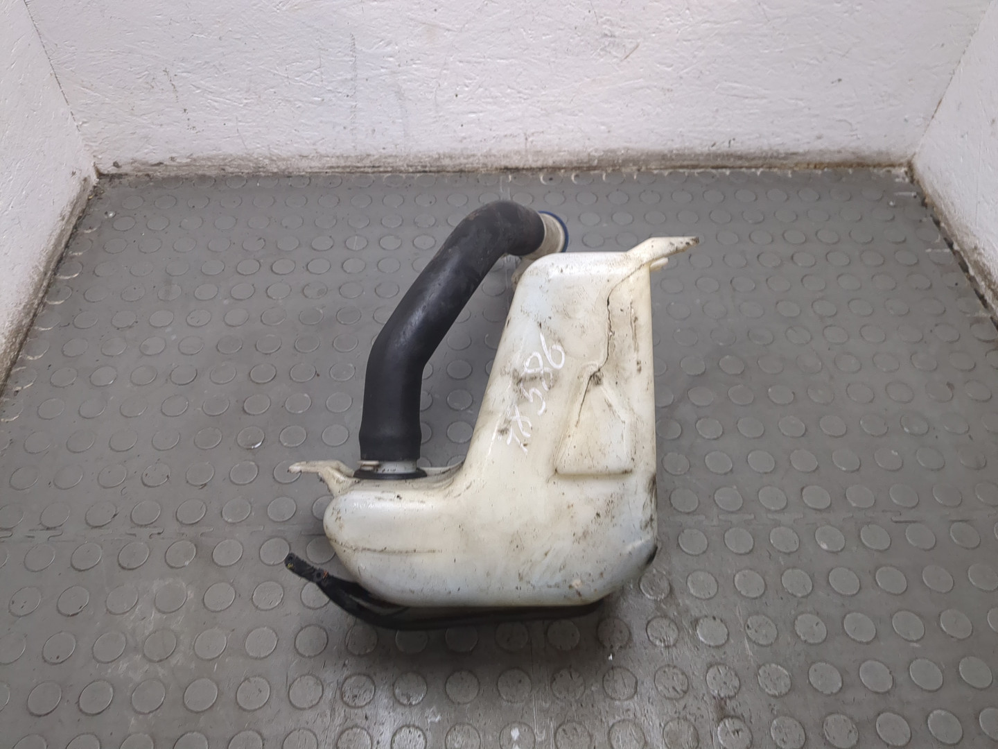 Бачок омывателя лобового стекла