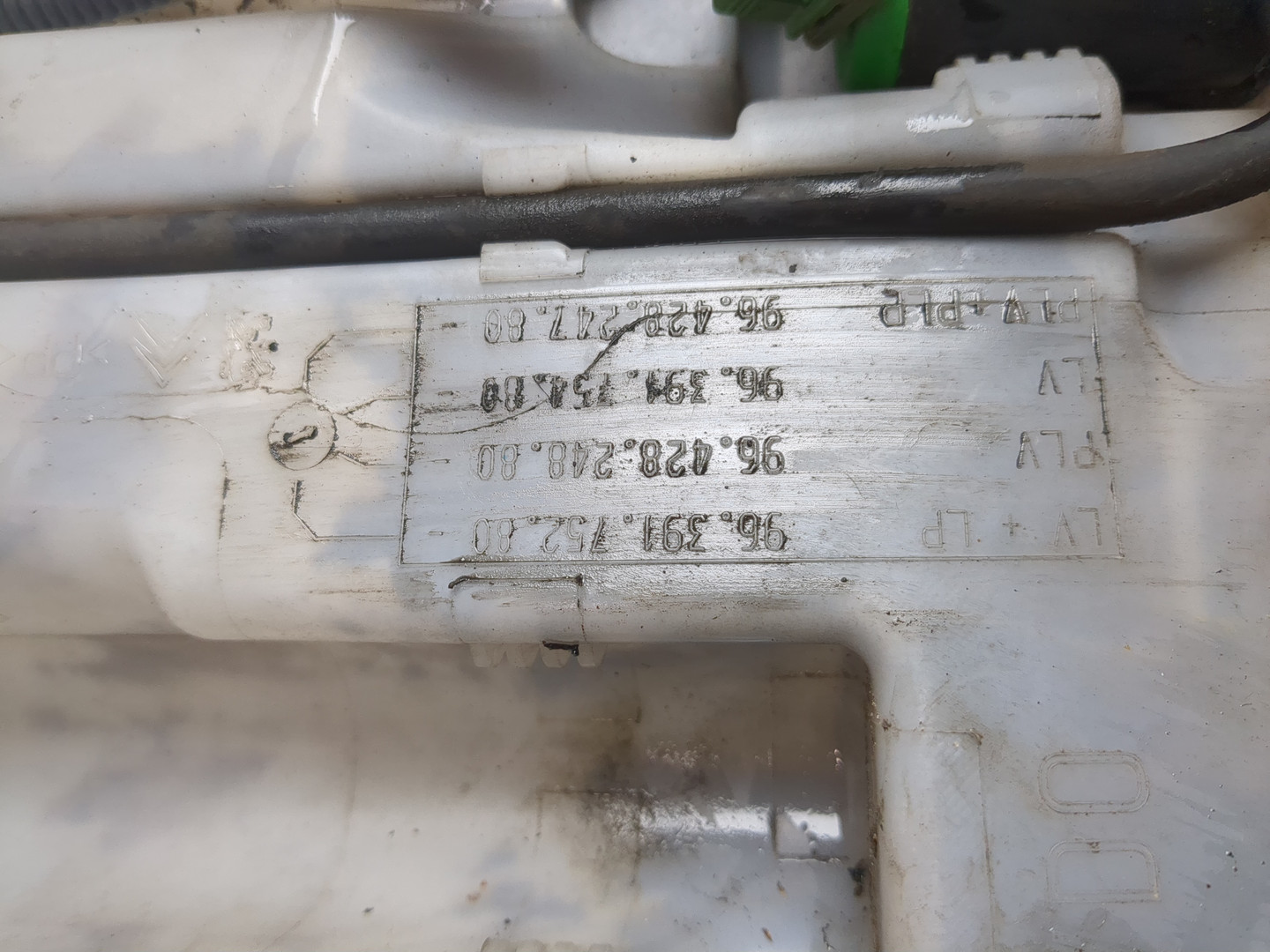 Бачок омывателя лобового стекла