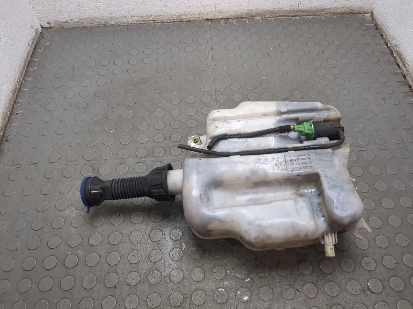 Бачок омывателя лобового стекла