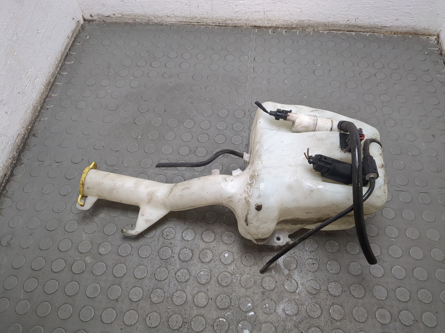 Бачок омывателя лобового стекла