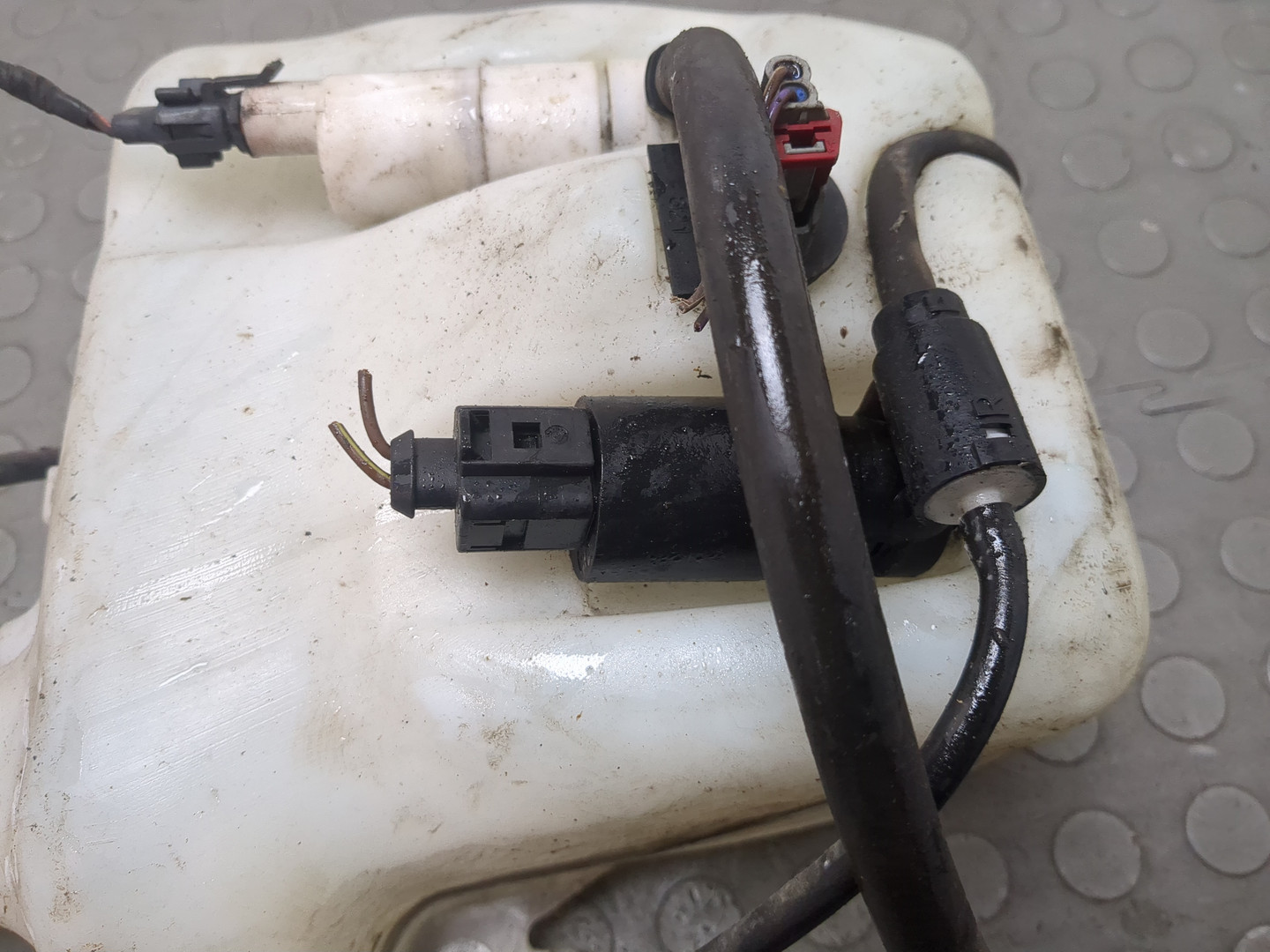 Бачок омывателя лобового стекла