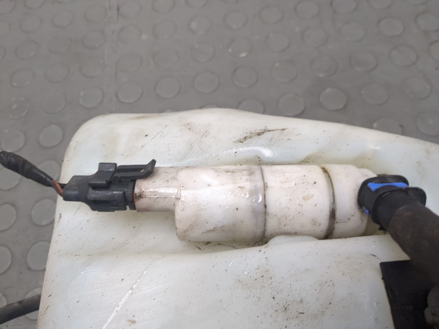 Бачок омывателя лобового стекла