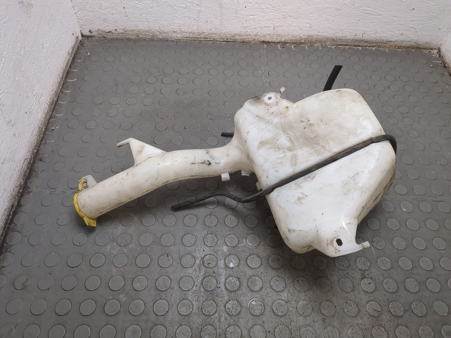 Бачок омывателя лобового стекла