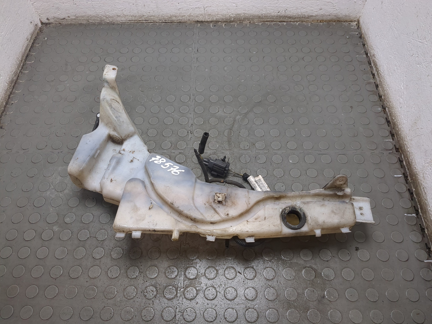 Бачок омывателя лобового стекла