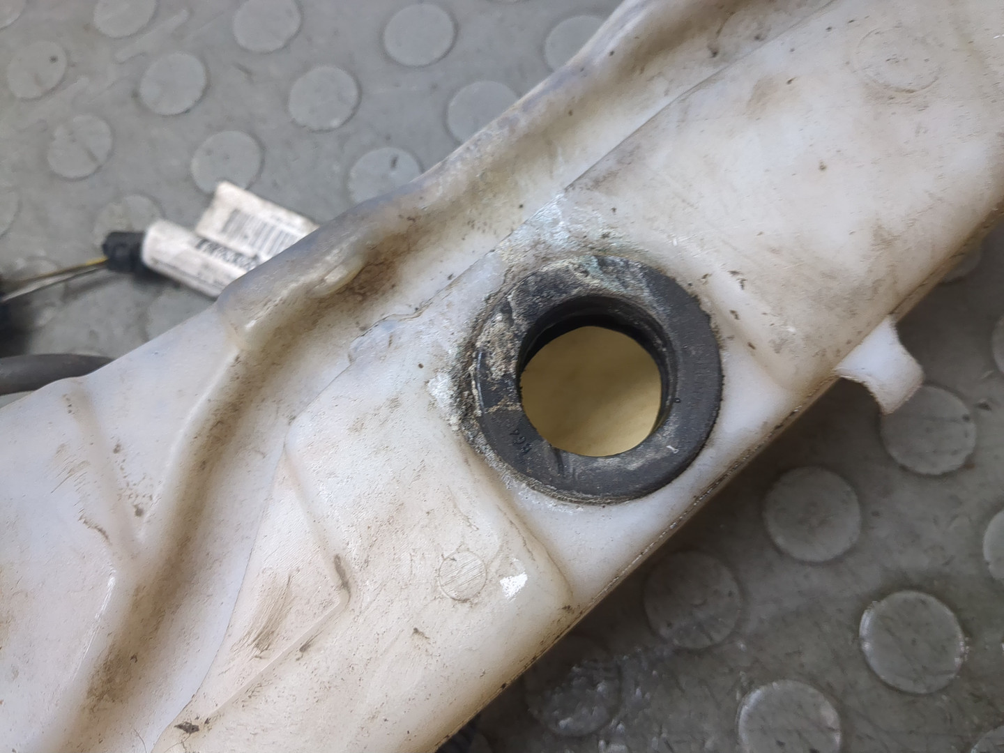 Бачок омывателя лобового стекла