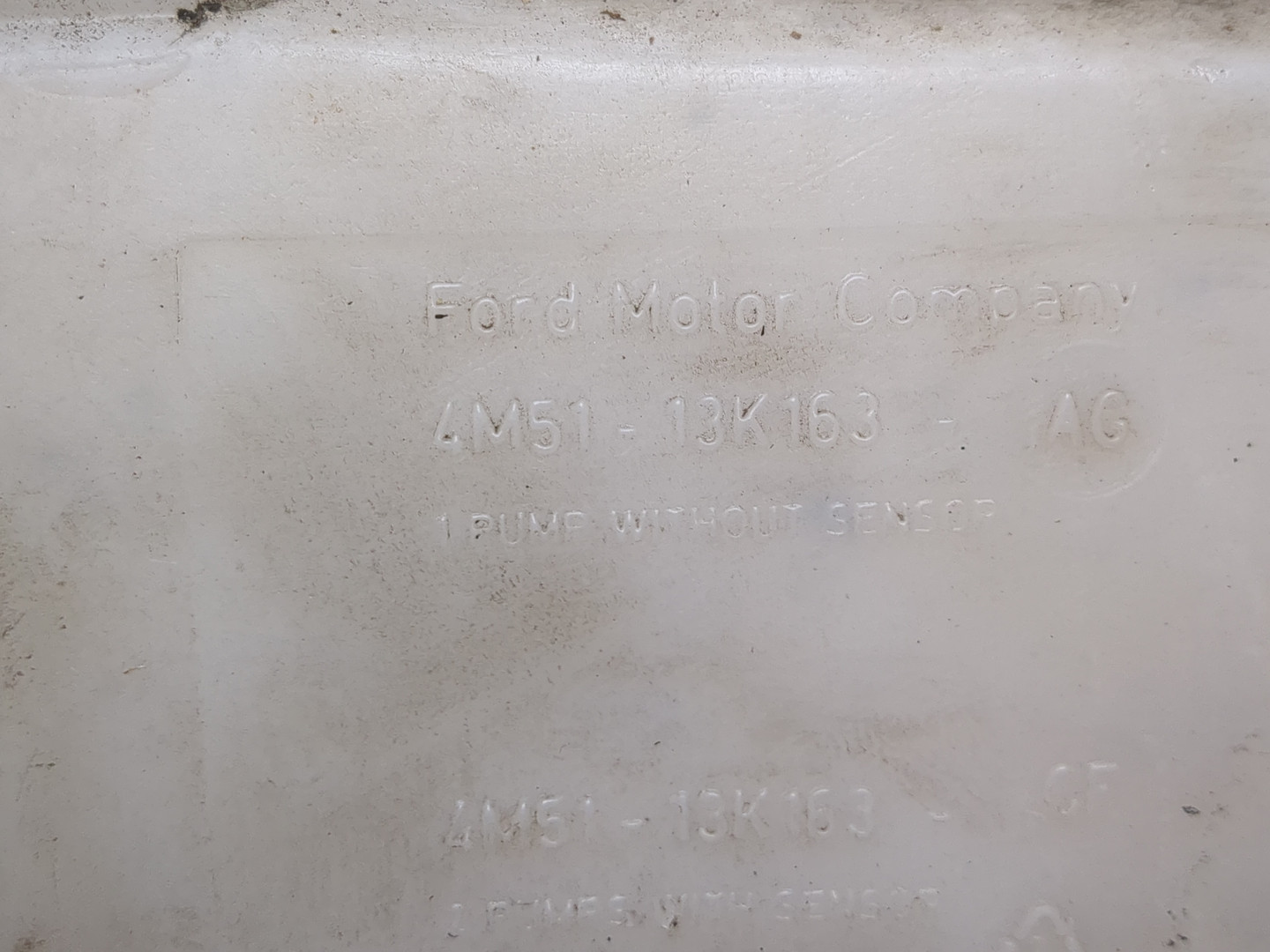 Бачок омывателя лобового стекла