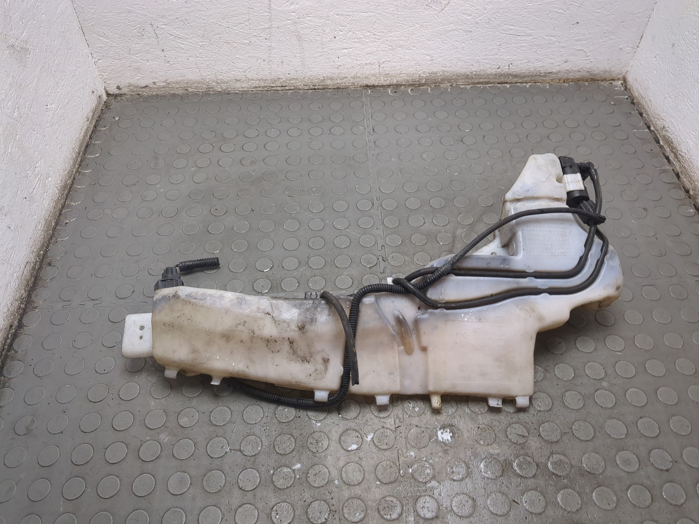 Бачок омывателя лобового стекла