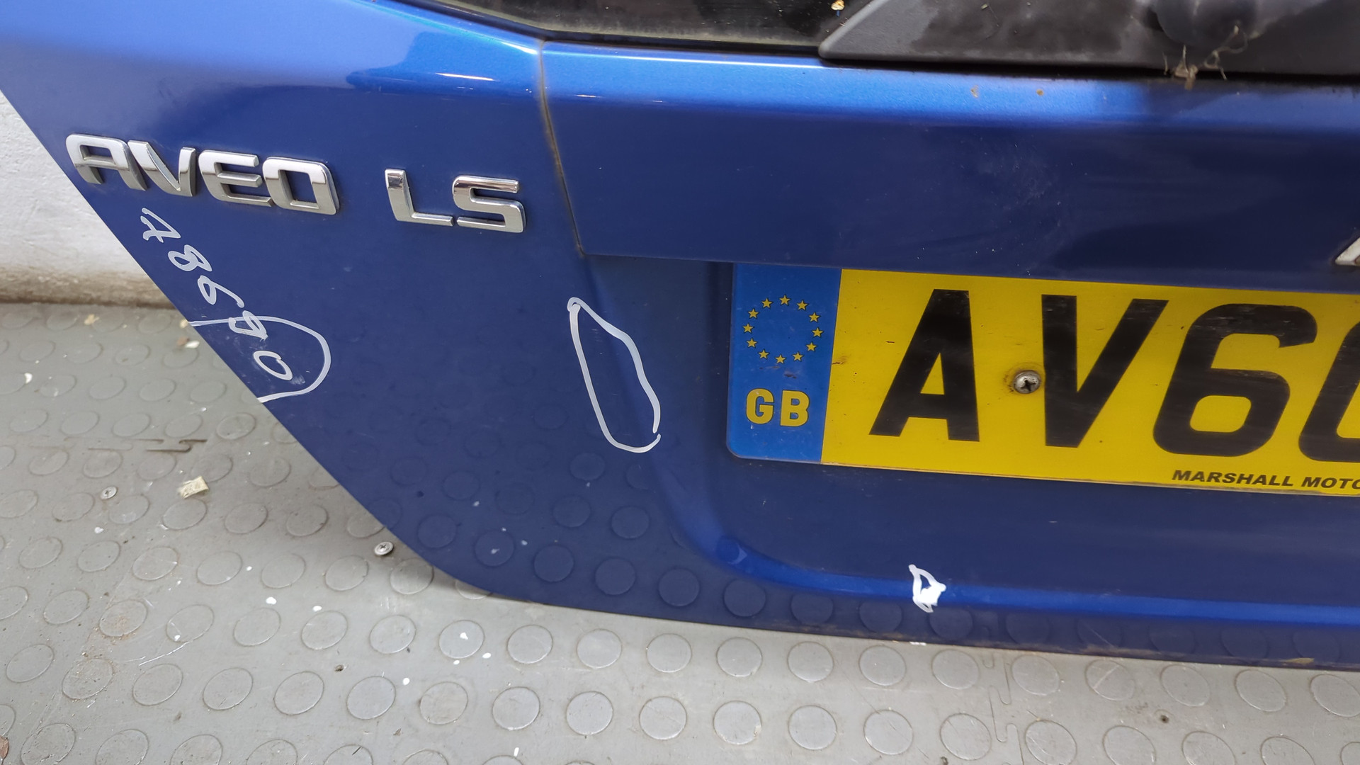 Дверь багажника