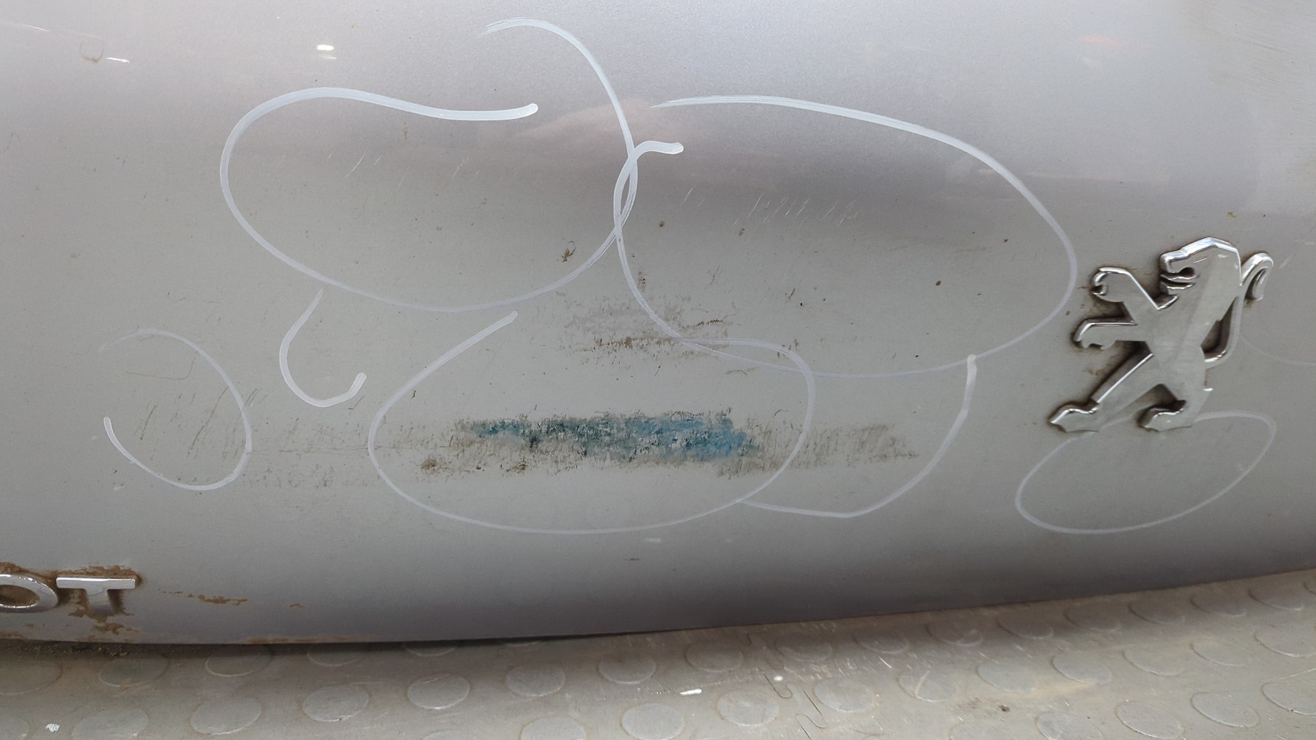 Дверь багажника