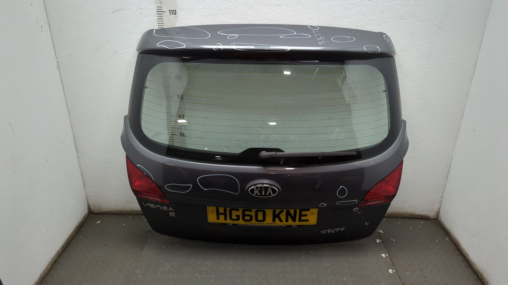 Дверь багажника