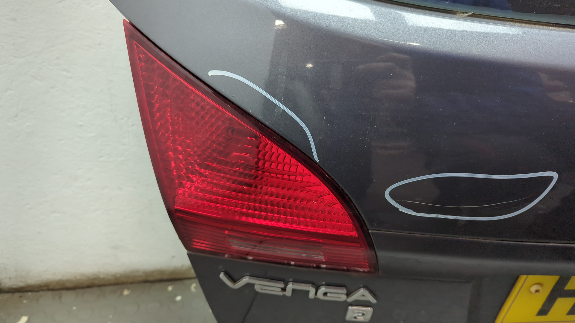 Дверь багажника