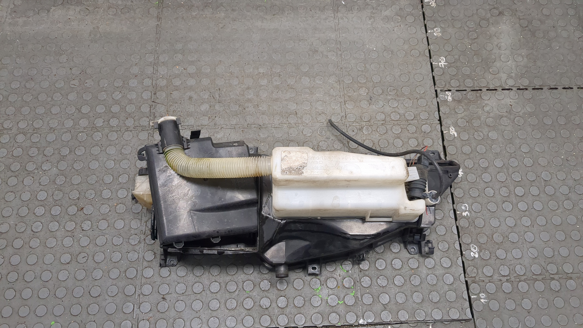 Бачок омывателя лобового стекла