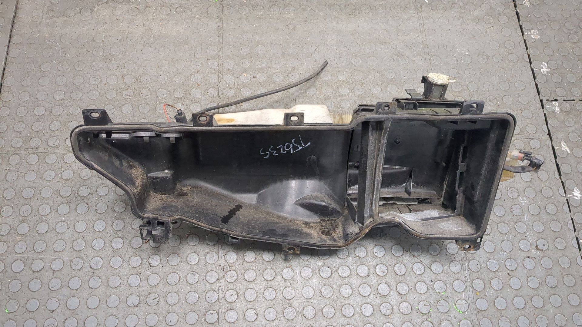 Бачок омывателя лобового стекла